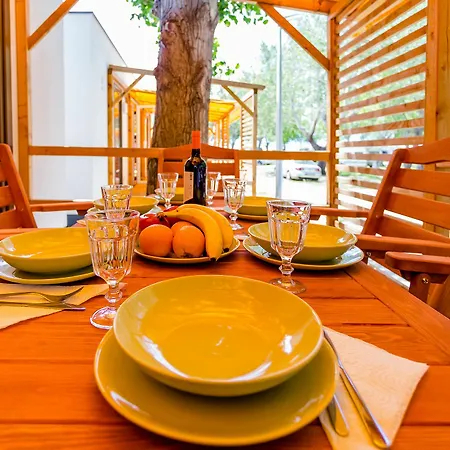 Kompleks wypoczynkowy Mediteran Travel Mobile Homes Galeb