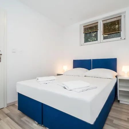Kompleks wypoczynkowy Mediteran Travel Mobile Homes Galeb 3*